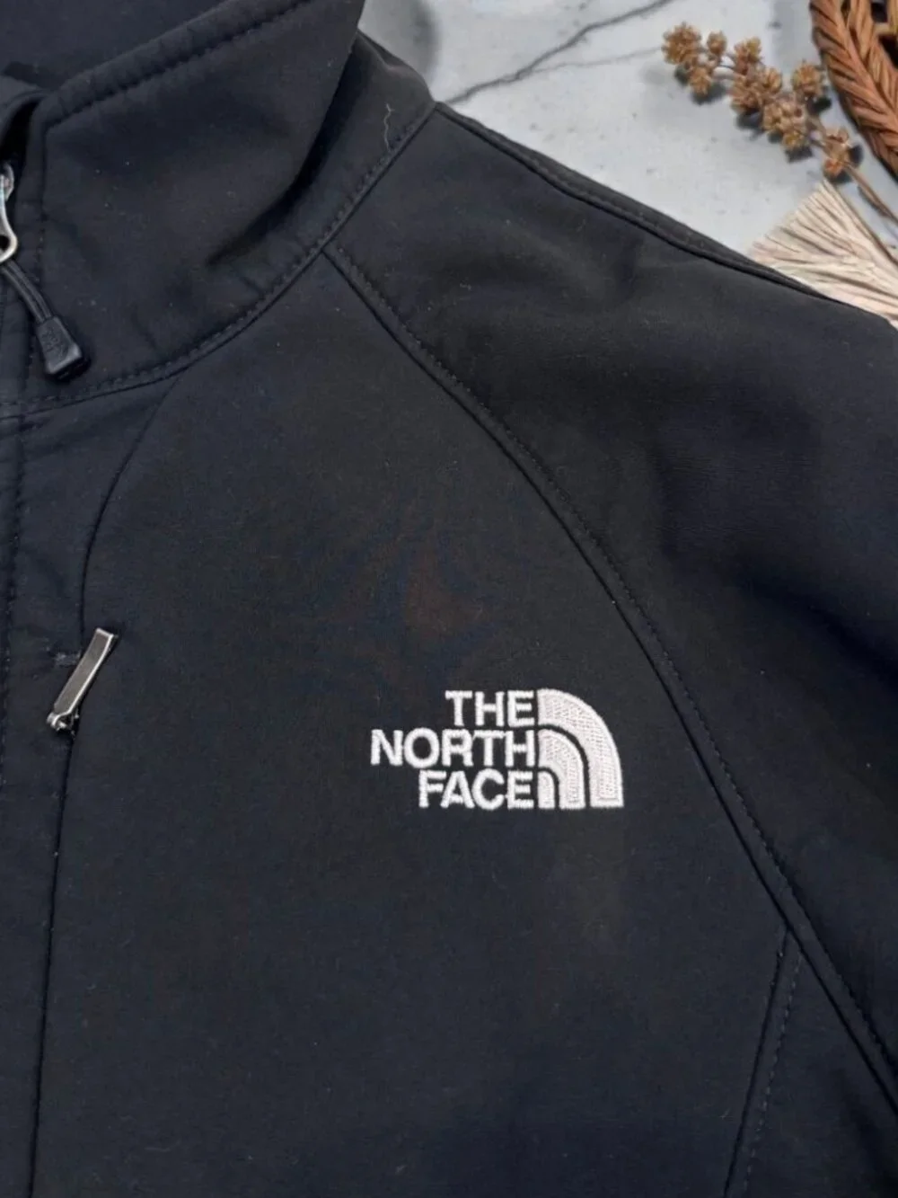 The North Face Women's Size Medium TNF Apex Softshell Black Jacket